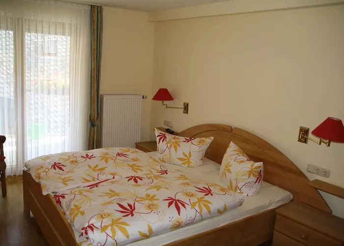 אורחן Weingut Gaestehaus Derkum 3*