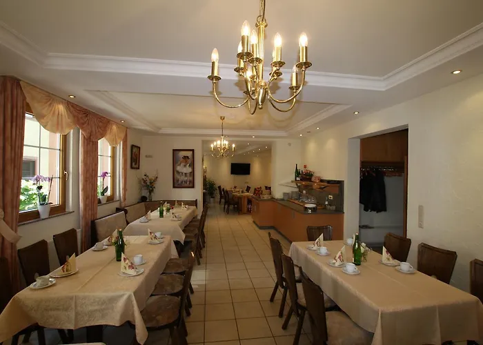 אורחן Weingut Gaestehaus Derkum 3*
