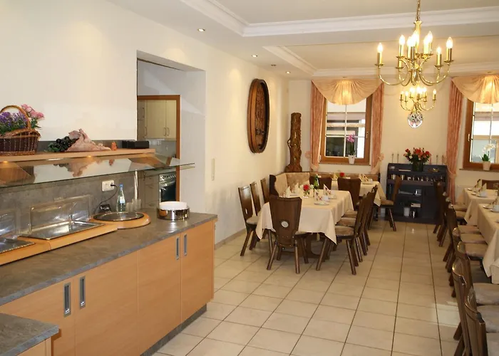 אורחן Weingut Gaestehaus Derkum 3*