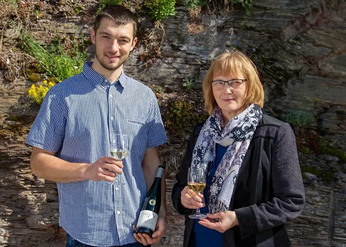 אורחן Weingut Gaestehaus Derkum 3*